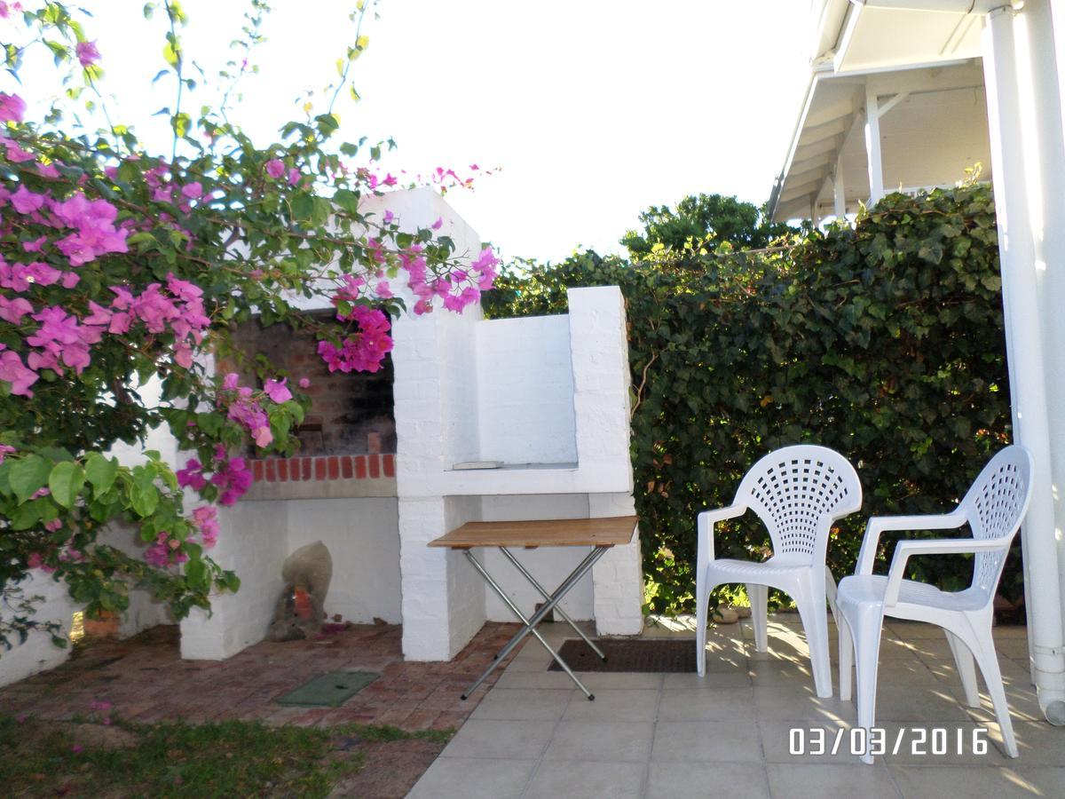 Apartamento Hermanus At Rikis Self Catering Exterior foto